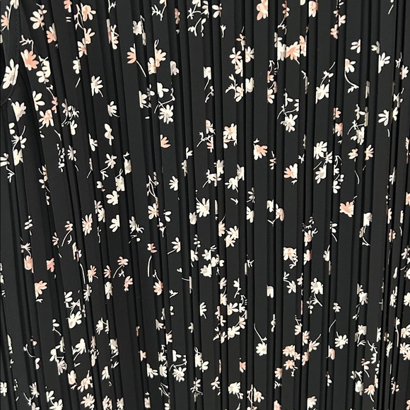 Ann Taylor Floral Sleeveless Blouse - Black and Pink Sz XL - Picture 3 of 6